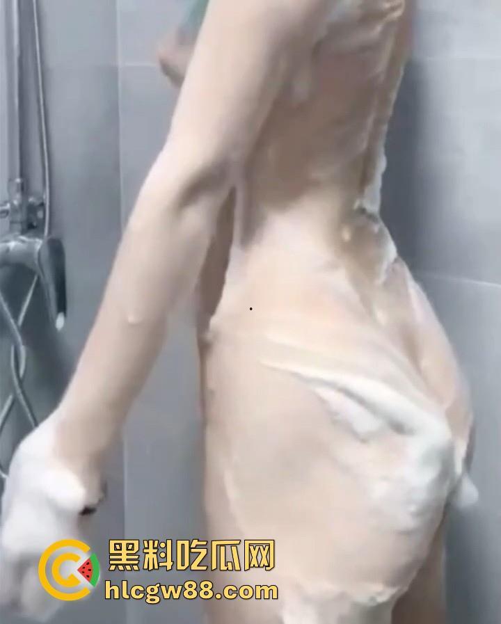 抖音极品性感网红【pop】细腰丰臀巨乳 清纯韵味满足 趴在床上为大哥口交骑乘！-9