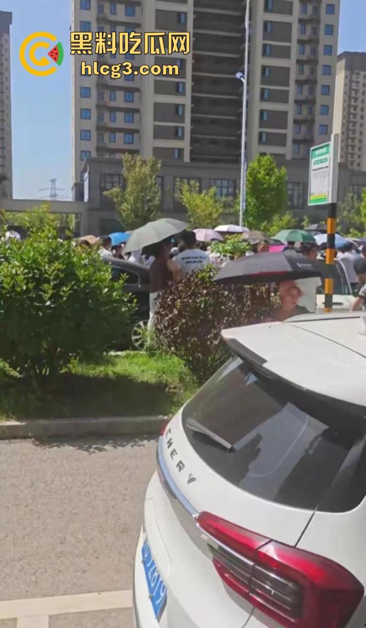 徐州潘安湖中昂博观小区曾承诺在去年底交房 因楼盘迟迟未交发生堵路暴乱!-4