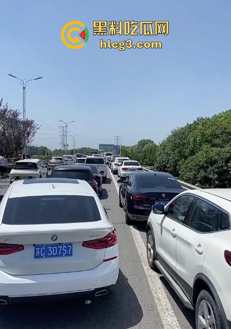 徐州潘安湖中昂博观小区曾承诺在去年底交房 因楼盘迟迟未交发生堵路暴乱!-8