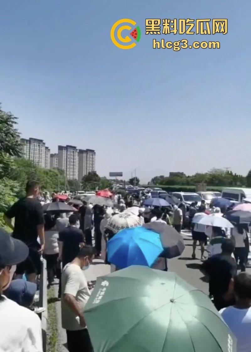 徐州潘安湖中昂博观小区曾承诺在去年底交房 因楼盘迟迟未交发生堵路暴乱!-11