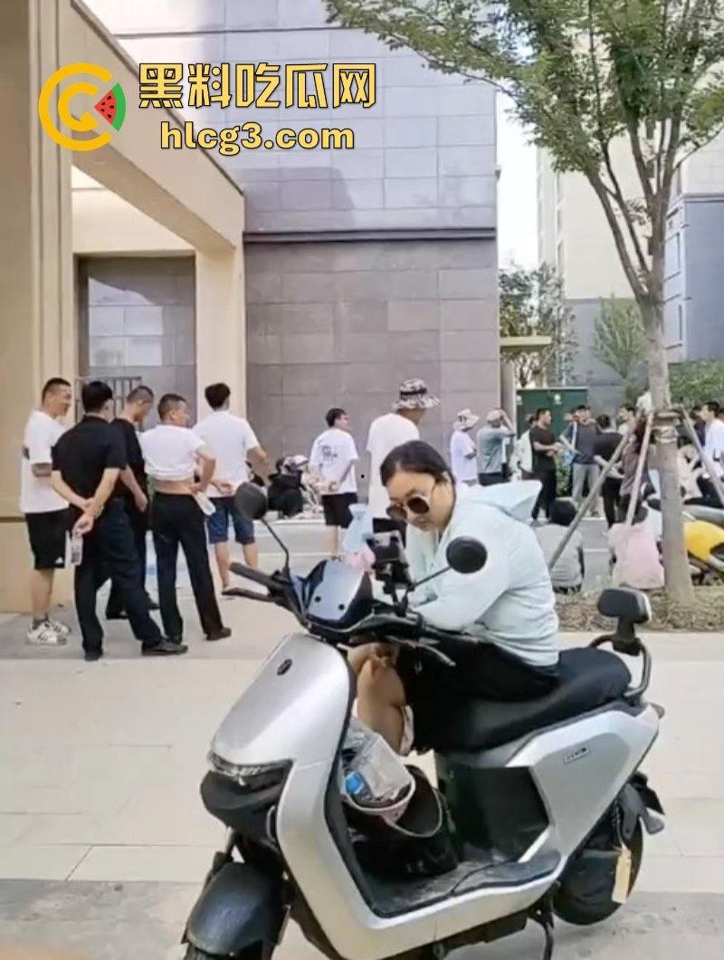 徐州潘安湖中昂博观小区曾承诺在去年底交房 因楼盘迟迟未交发生堵路暴乱!-13