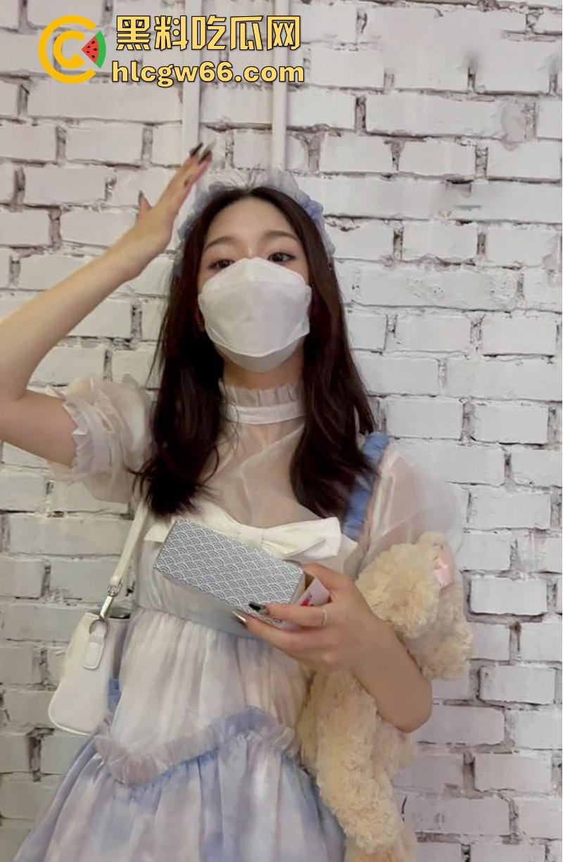 瓜友投稿!漫展认识的洛丽塔美女 身材性感颜值可爱 当天拿下带回家各种姿势爆操 无毛嫩穴超诱人-5