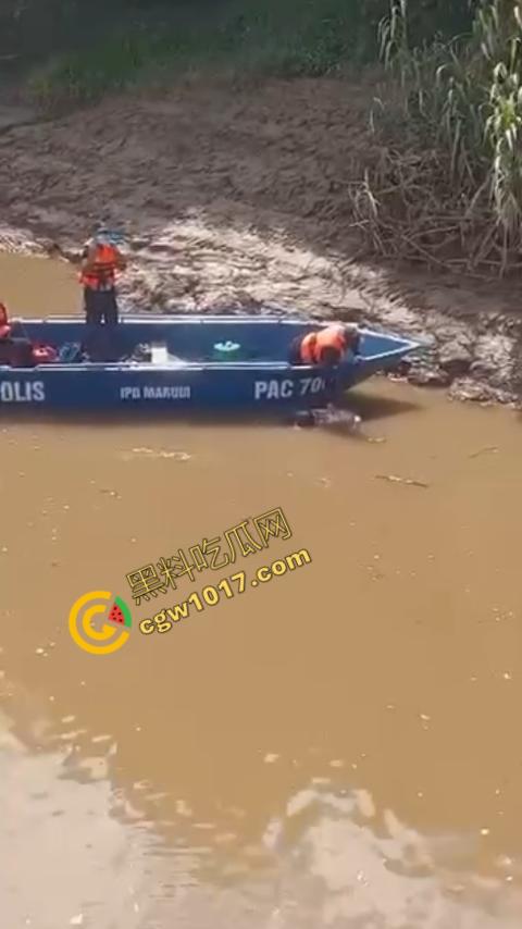 男子野泳惨遭鳄鱼袭击，身体被肆意撕裂，尸体血肉模糊，搜救队惊惧地目睹这惨绝人寰的一幕-11