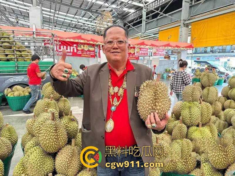 泰国榴莲富豪家门丑闻，儿子出轨后重金悬赏小三，得3万泰铢仅需一巴掌，折合人民币6500多元！-10