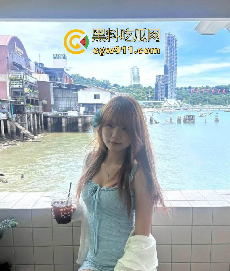 香港科技大学反差学妹【林乐宜】不雅视频流出，白皙娇躯被后入猛操内射，羞涩骚态撩人十足！-3