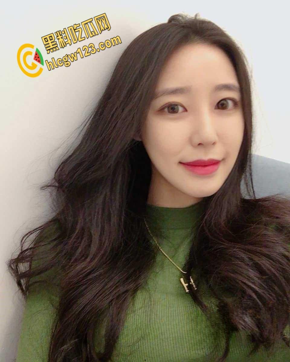 陕西护士【王雅】,168身高的极品炮架子约炮医院男同事,黑丝诱惑后入狂顶大肥臀!-4