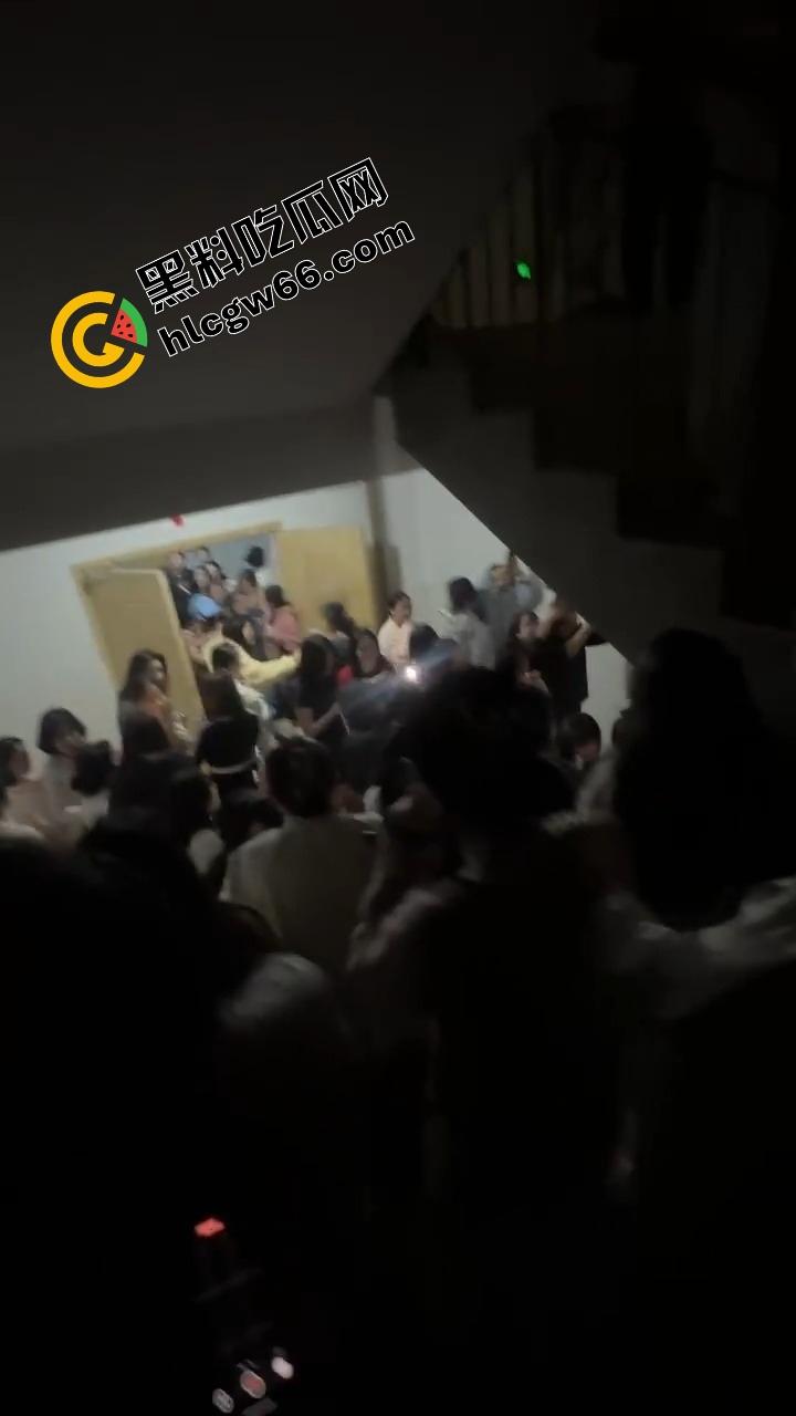 东湖副教授『林旺』顺带当床上导师？妻子实名举报湖南高校教师出轨女学生，学校火速成立调查组！-21