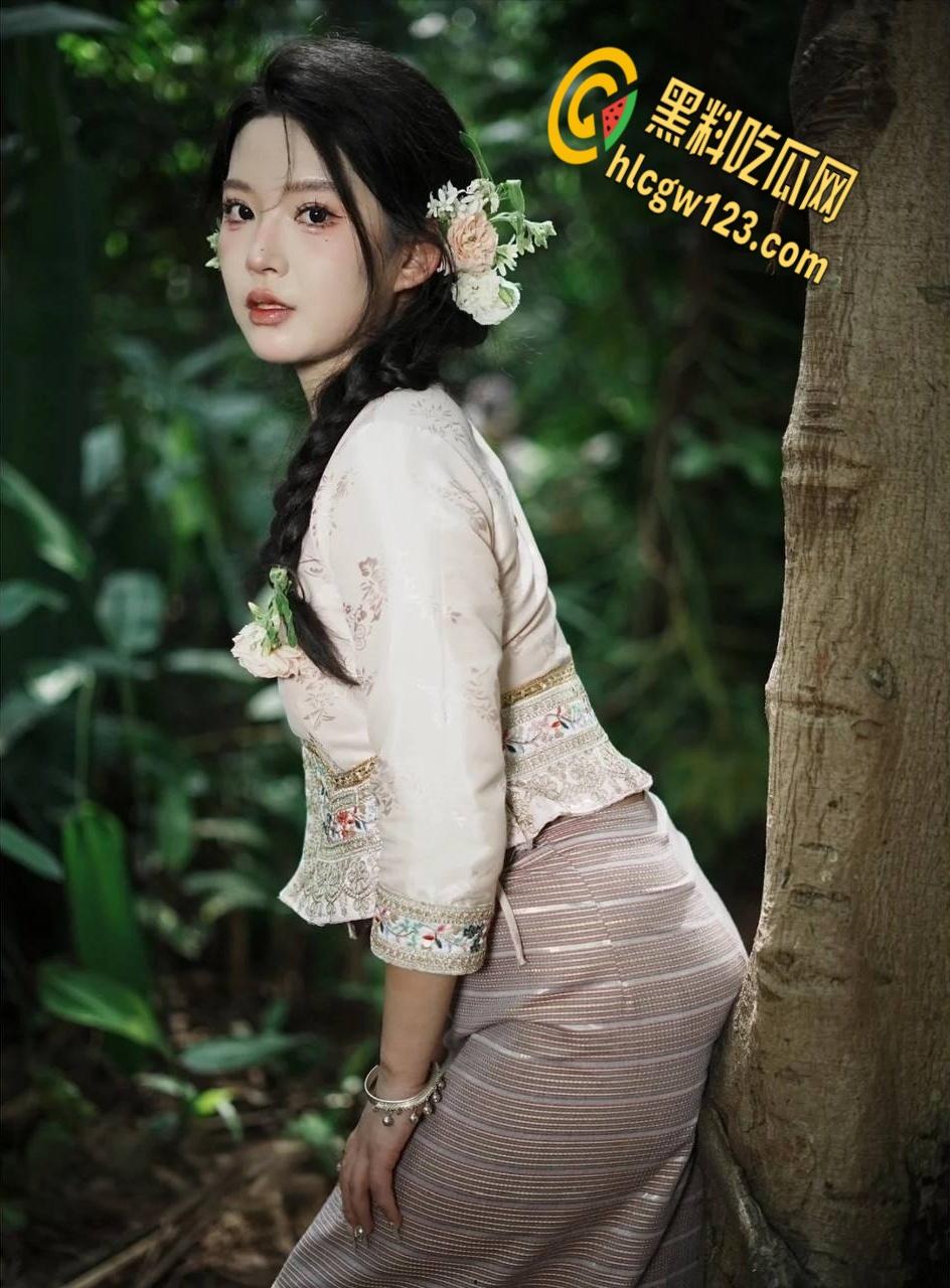 清纯江西女大学生变骚浪尤物!情趣装下美乳翘臀,床都被干塌了 !-1