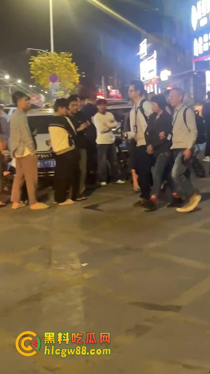 东莞净土不再，城市派对扫黄现场曝光，性感公主们排队上车，莞式传奇又少一处！-2