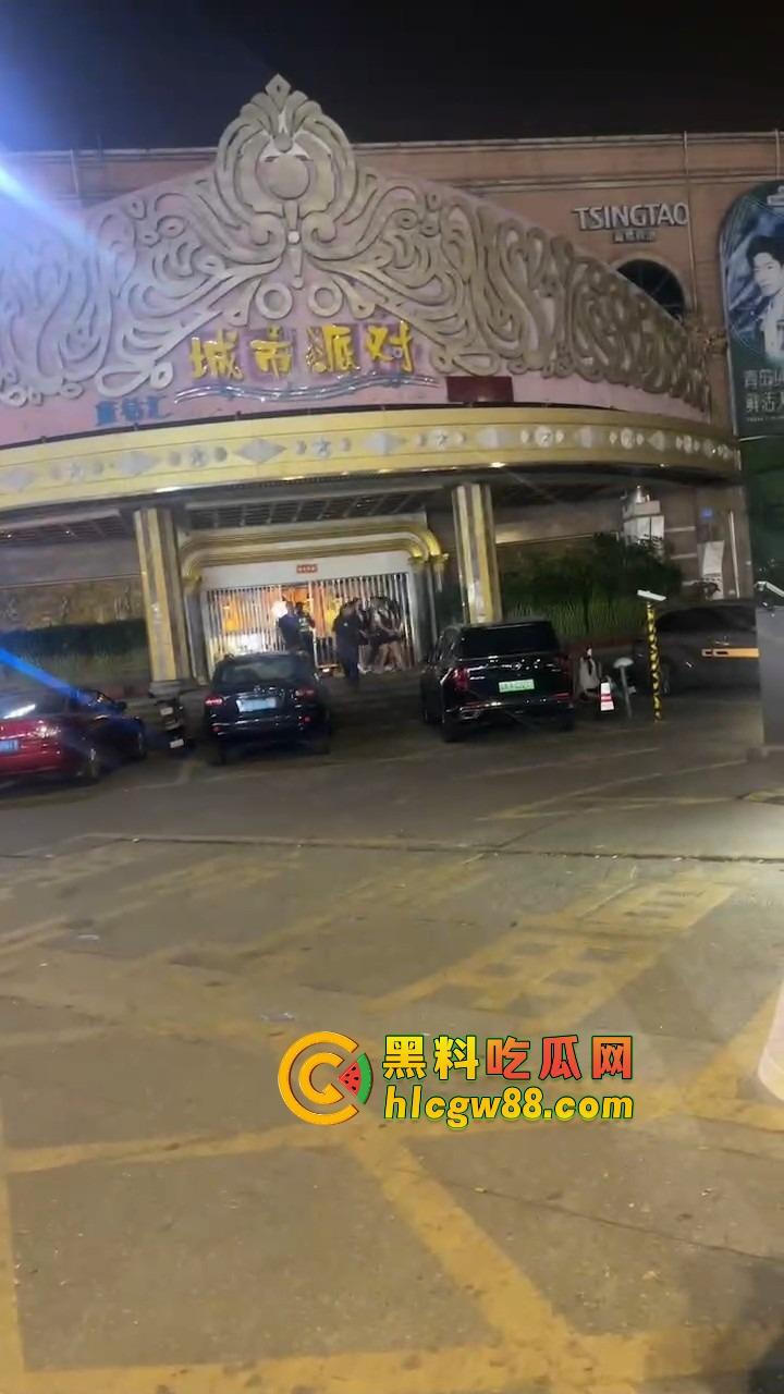 东莞净土不再，城市派对扫黄现场曝光，性感公主们排队上车，莞式传奇又少一处！-11