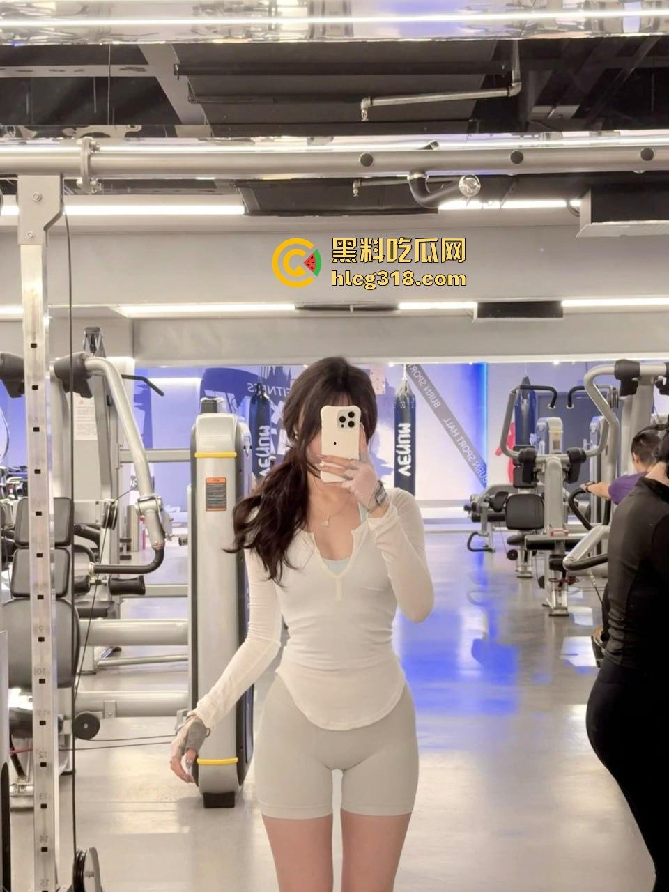 约炮健身女搭子，蜂腰翘臀马甲线，翘臀巨乳美腿修长，无套后入撞击，臀浪翻涌太骚了！-3