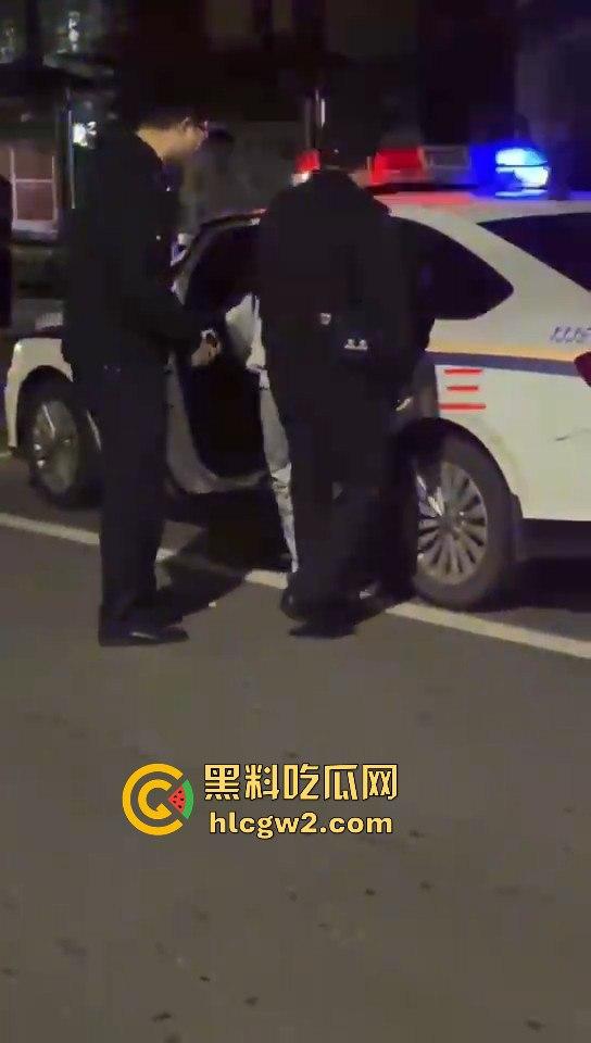 男生居然偷拍男生洗澡给女友看？长沙高校男寝惊现奇葩操作 真的是活久见！-10