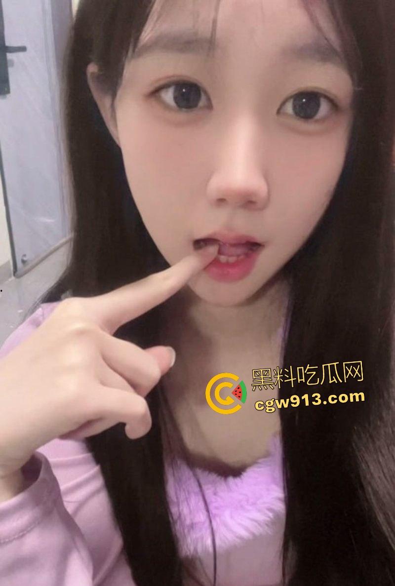 B站萝莉主播【栗酥酥酥】，变身风骚小护士！清纯外表下露奶摸逼，舔着手指意淫做爱！-2