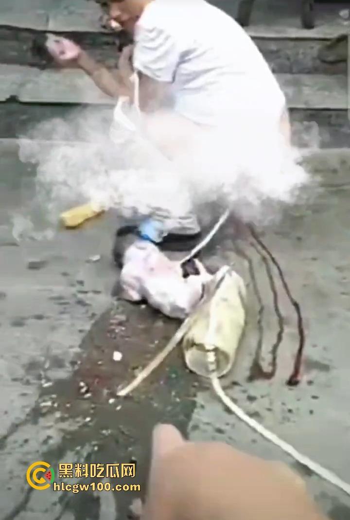 海南孕妇突然临产，围观群众路人见其纷纷帮忙，孩子顺利出生！！！-2