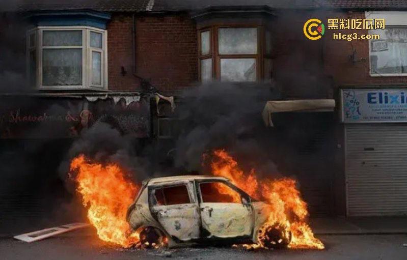 零元购来了！英国近10年最大暴乱!多个城市当街打砸抢烧-12