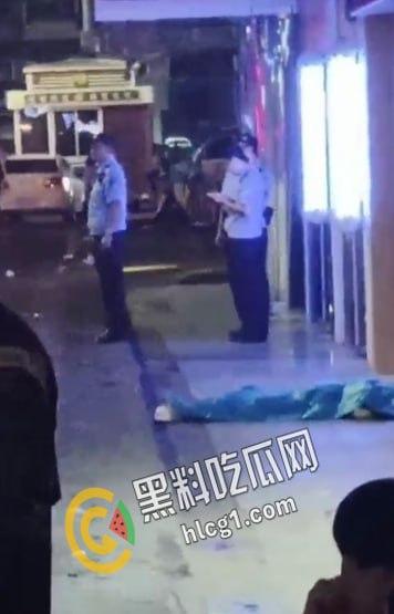 抖音热瓜 江西砍人现场!据说偷人十三四岁女刀手一人追砍两男一死一伤 后又被复仇砍伤 双双入院 太刺激了-5