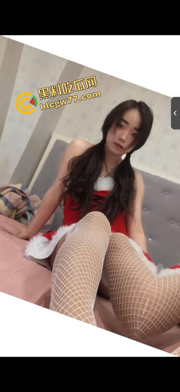 舔疯了 沉浸式舔逼 老哥饿疯了抱着嫩穴狂舔猛吸 舔得比狗还虔诚 嘴都快埋进逼里了！-2