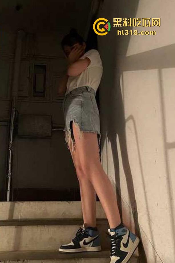 海角乱伦，超刺激父女乱伦，趁父亲睡觉脱光钻入，激情吃鸡后自动骑乘猛插， 太刺激了！-3