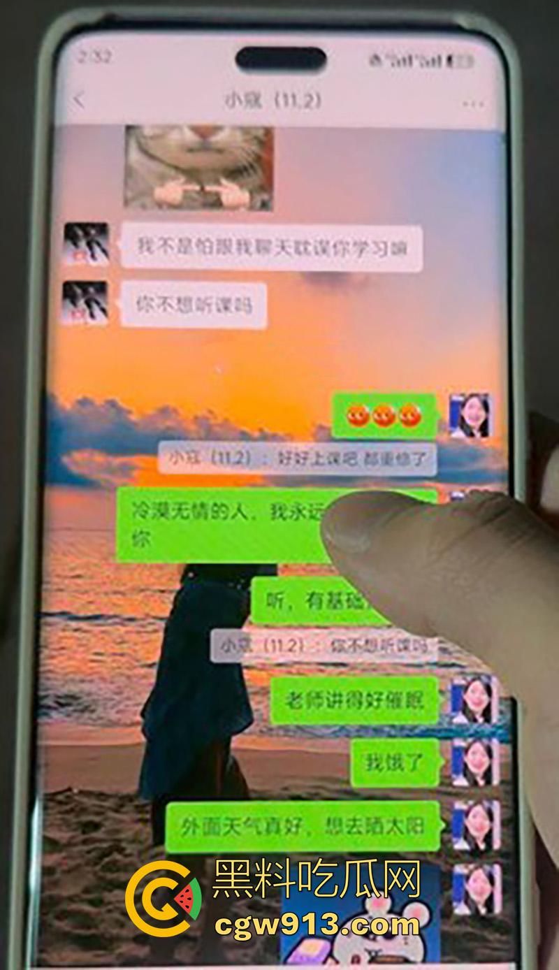 重庆文理学院物流工程【秦子倩】，出轨体育生被曝光，学霸母狗自拍洗澡，露脸骑乘叫声娇媚销魂！-3