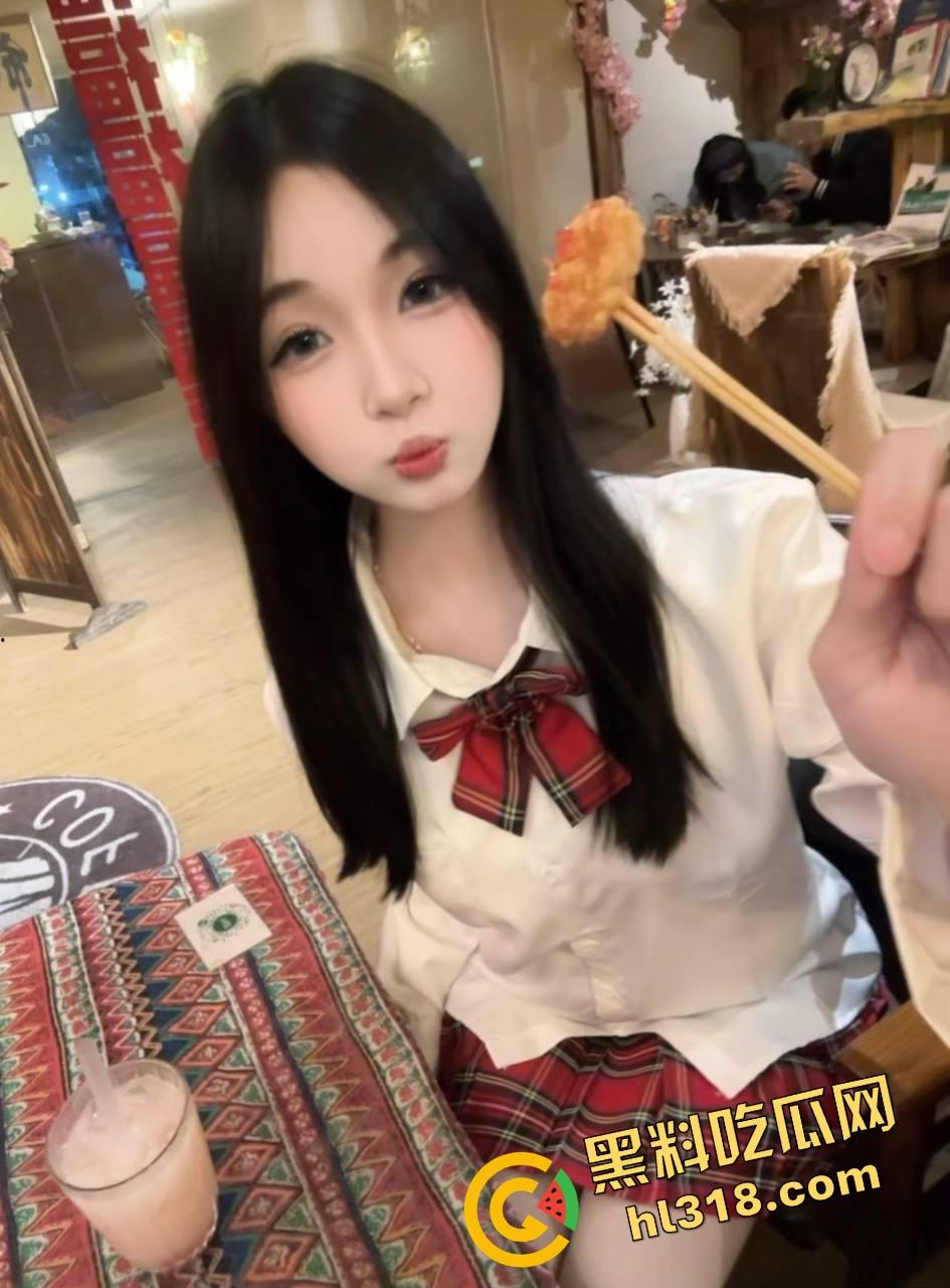 00后大学生野战癖有多重？北邮00后脱光打野战，隔壁在打球，他们在那操地面湿成水塘还意犹未尽！-3