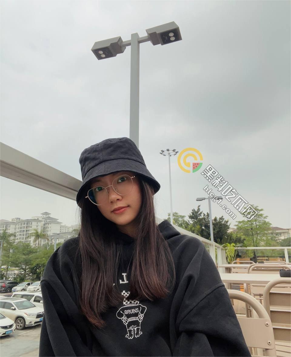 反差婊母狗吴新园曝光！职业护士化身骚母狗JK，绿帽老公泄密视频全网疯传！-13