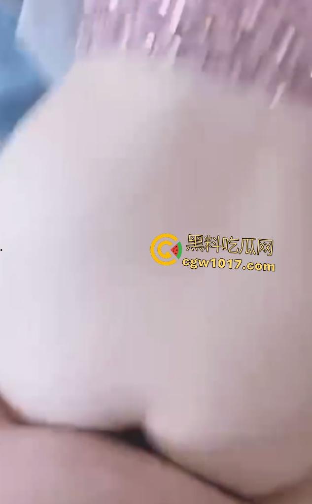 嫂子穿瑜伽裤勾引小叔子，争论性爱姿势后直接开干，家中狂野实验后入式，骚逼猛夹鸡巴，逼得射满肚子！-5