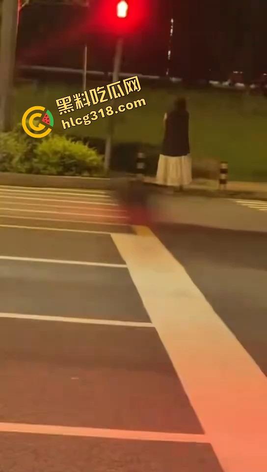 苏州石湖抓奸，小姑子偷情姐夫当街喊老公，亲姐怒吼开撕你喊得真顺嘴啊！-5