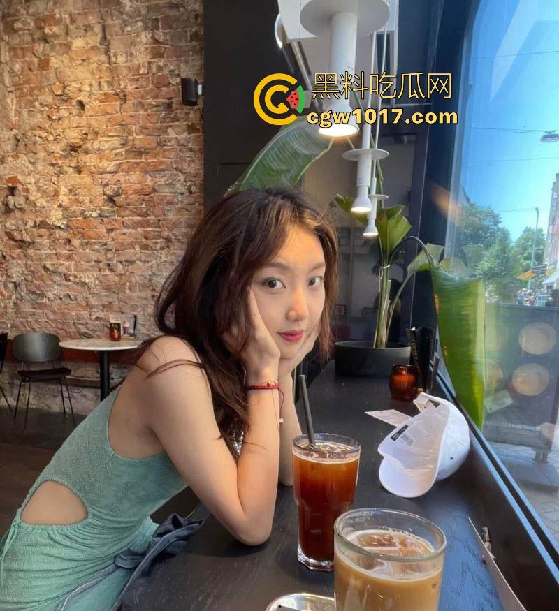 极品高颜值女留学生 ，吊多民富二代，各种场合深喉吞屌喷精浪叫，玩转富豪圈堪称时间管理大师！-6