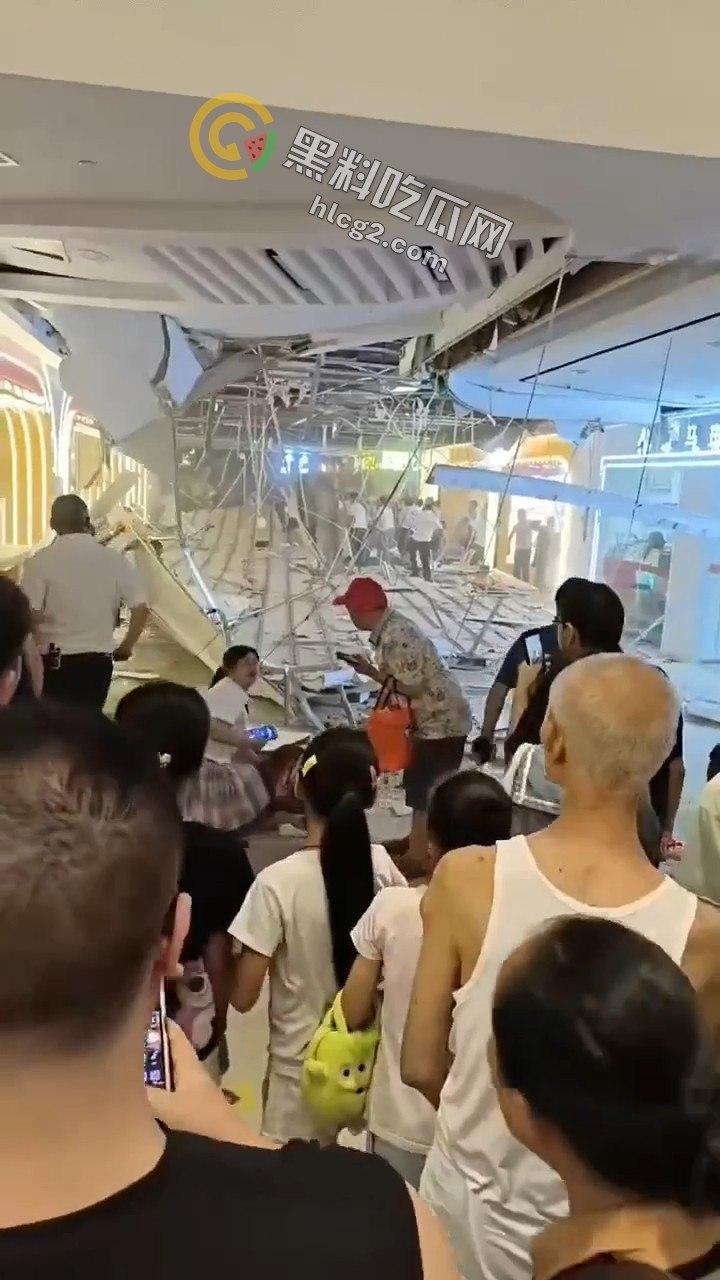 重庆商场吊顶坍塌致6人受伤：惊险瞬间全景回顾，安全隐患引关注-2