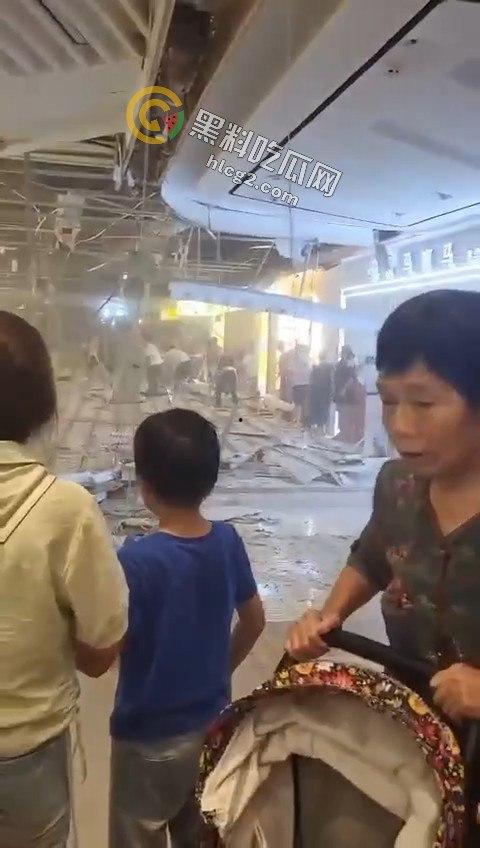 重庆商场吊顶坍塌致6人受伤：惊险瞬间全景回顾，安全隐患引关注-4