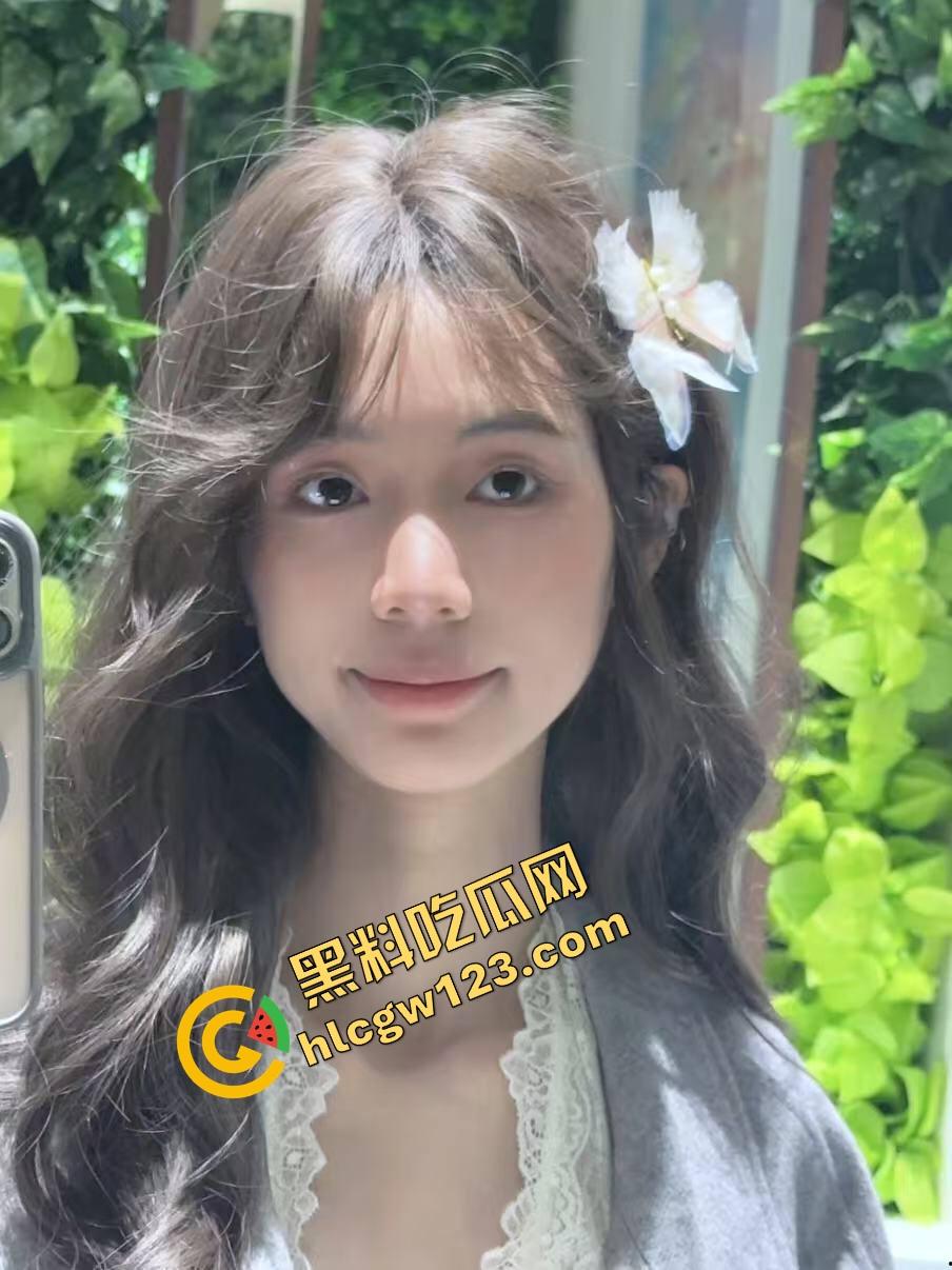 新能源车企都该看，ET6车震首秀野战出圈，白天渔网袜后备箱开干，厂家宣传说宣传能坐下两个人没骗人！-3