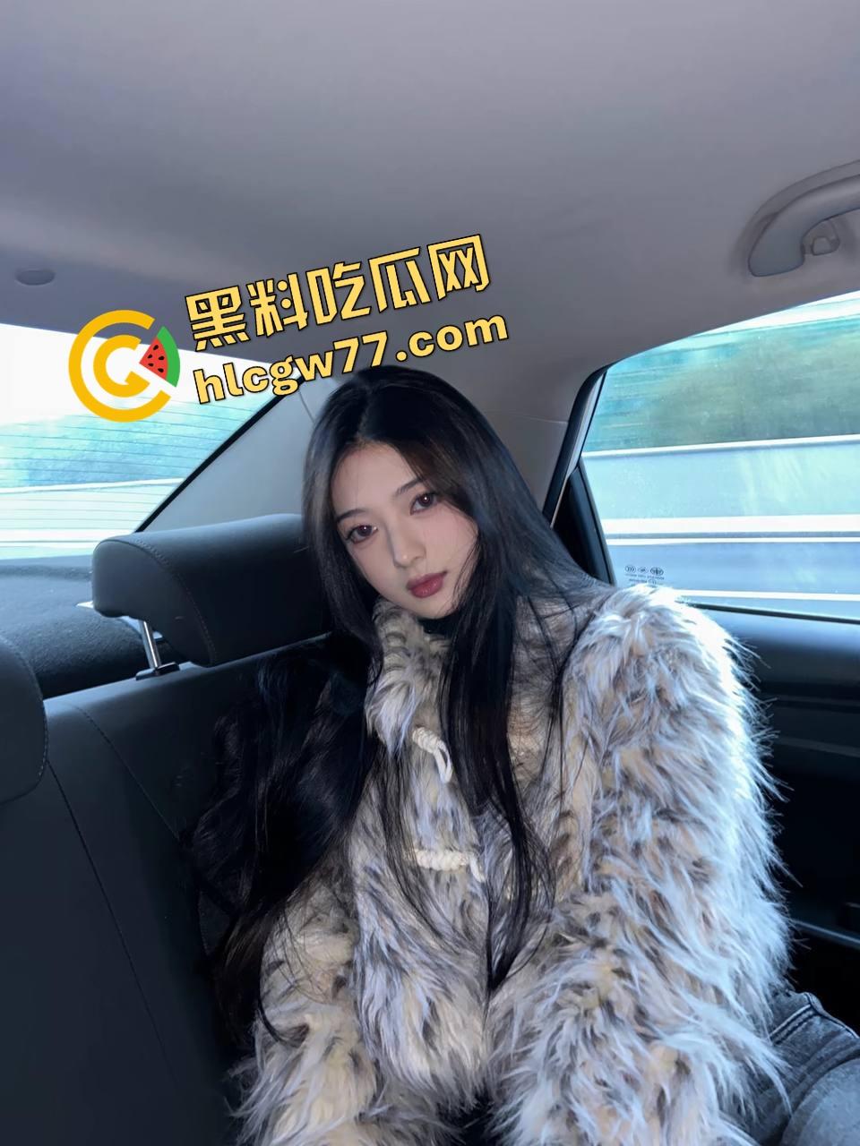 西河舔狗丈夫自愿请人干老婆『顾晚晴』牛仔裤下一甩翘臀，想草的单男报名排队！-6