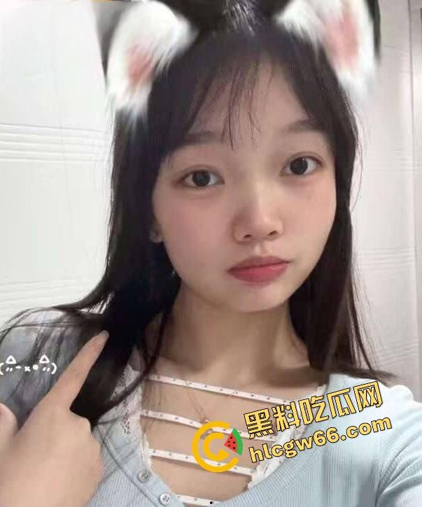 商丘职院清纯校花『孙秋雨』私下偷约炮被干成狗，后入视频流出骚到全网爆炸！-1