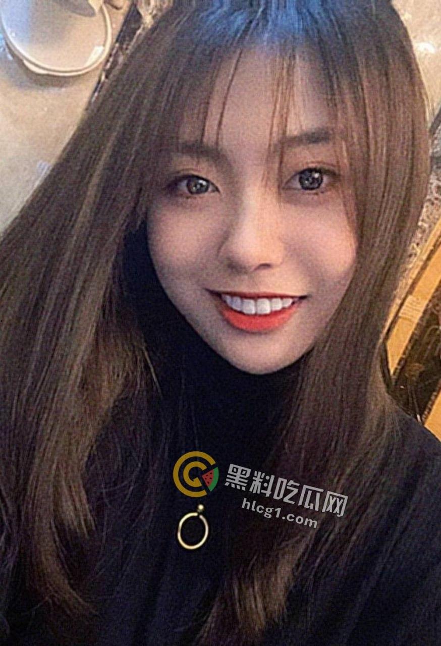 山航机长「何娜娜」原地干拔起飞，只为赶回去吃男友鸡巴，躺卧口爆视频被曝出！-12