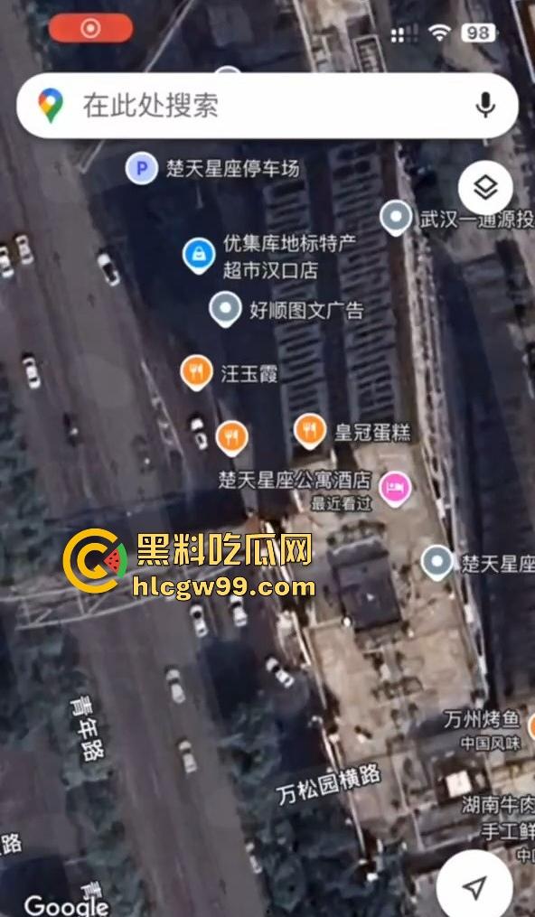 武汉花园道ICC天桥惊现断头惨案，跳楼不成被栏杆拦腰斩断，血浆横飞，画面惨烈重口慎入！-3