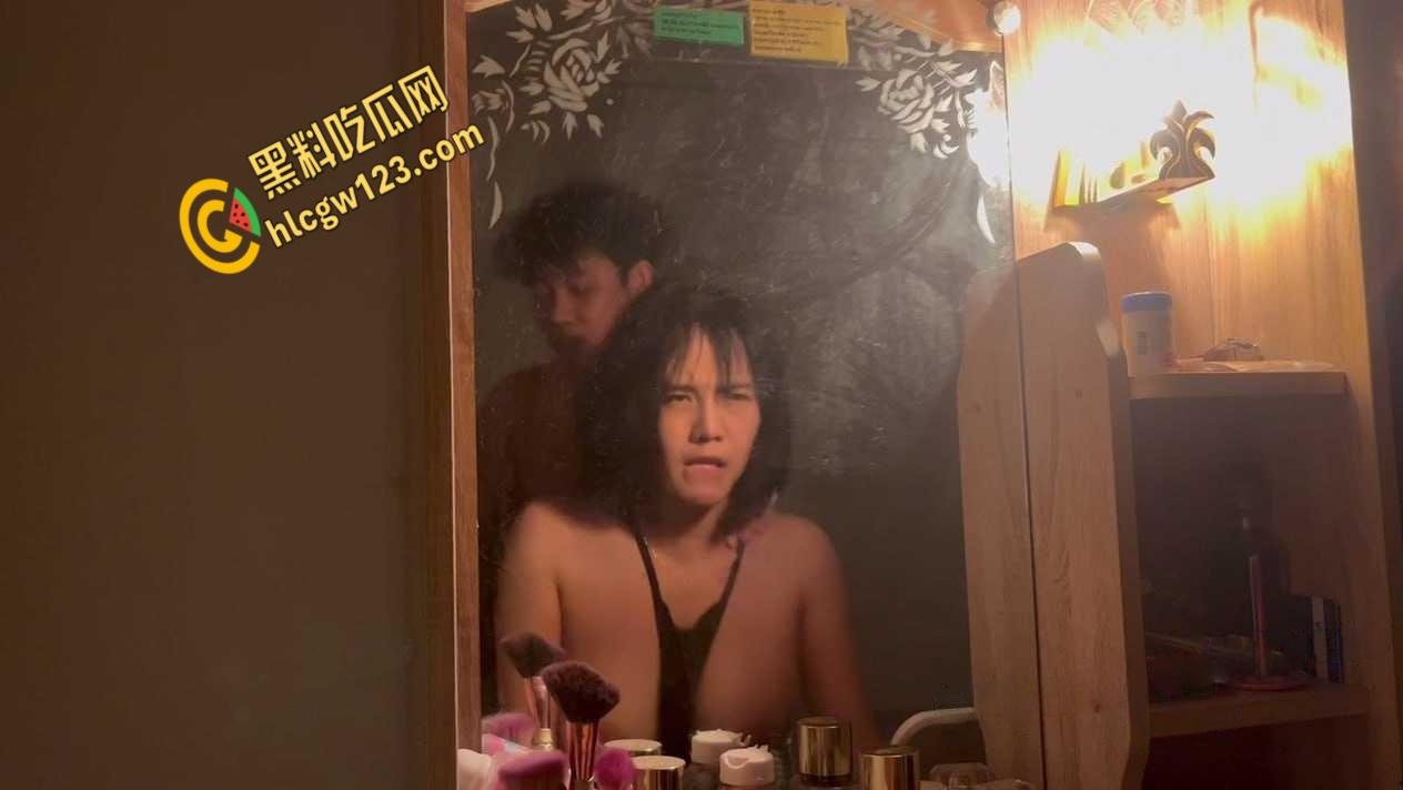 极品巨乳嫩妹遭渣男泄密，奶子又大又挺又圆，被操的时候表情风骚，淫叫不断！-6