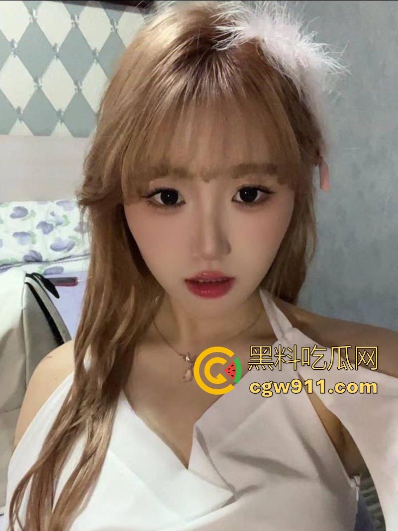 骚逼大嫂的饭后水果，火龙果涂抹鸡巴，嫂子狂舔大屌，骑乘舔奶猛操，狠狠内射塞满骚逼！-2