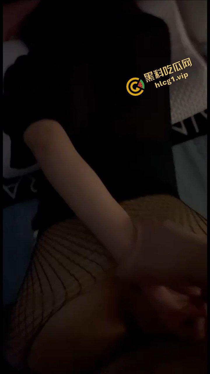 健身房会员 骚贱母狗『李妤』练就一身炮架身材 吃顿饭就能中出爆操！-8