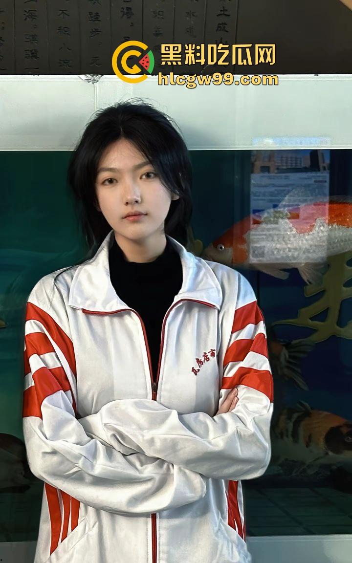 瓦房店高级中学反差小母狗【晨佳】青春年华爱上美味大鸡巴,淫荡吸蛋舔屌口爆内射!独家曝光!-1