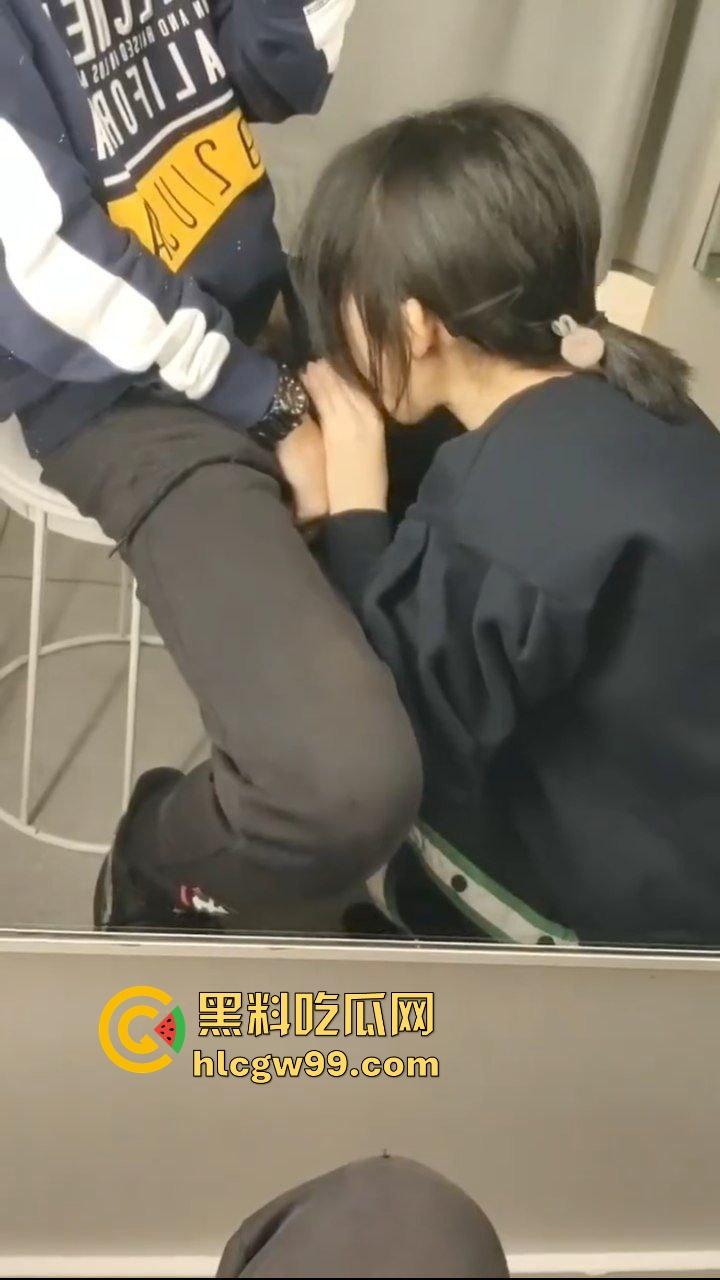 瓦房店高级中学反差小母狗【晨佳】青春年华爱上美味大鸡巴,淫荡吸蛋舔屌口爆内射!独家曝光!-6