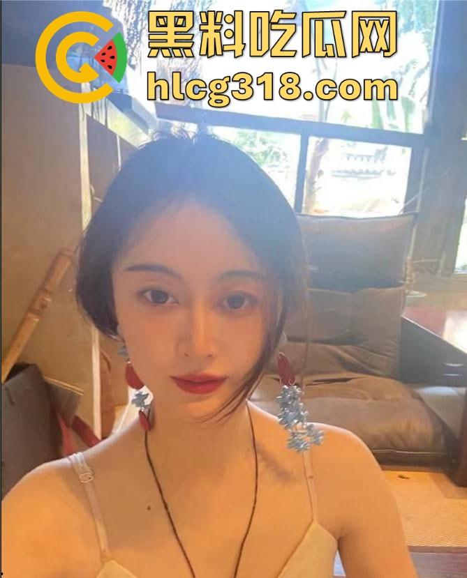 快手低俗直播pk吃惩罚!输了就拖鞋大力抽逼 虽然有牛仔裤挡着但感觉还是很疼 这种直播真有人看吗?-2