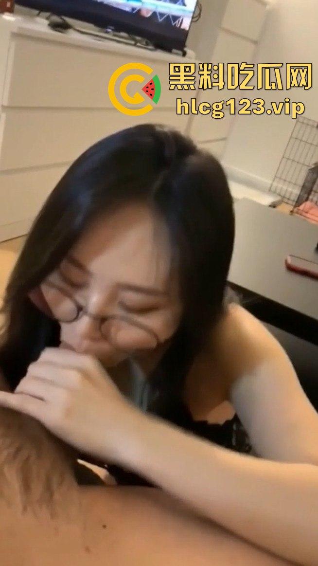 浙江财大学院派美女吴薇薇为出国深造跪舔洋屌！被颜射一脸骚样尽显！-6