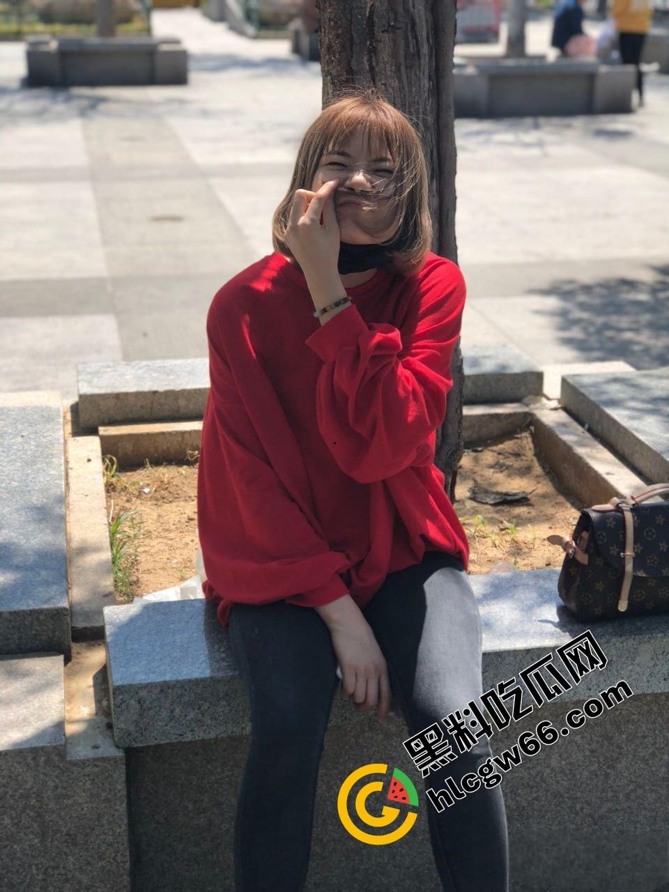 一根鸡巴干翻两个学妹,营口眼镜学妹【李静】啪啪视频曝光疯传,清纯脸配贱叫声,反差太猛!-3