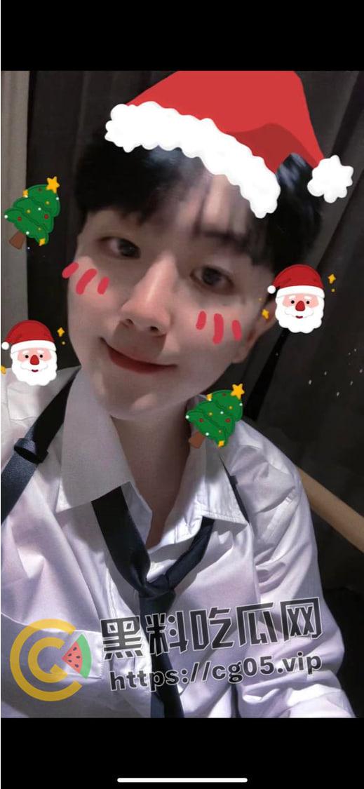 瓜友投稿!加拿大留学生【子瑜】线上装男娘卖裸照 线下做异性spa 给钱男女都能上 两头钱都赚的贱人-4