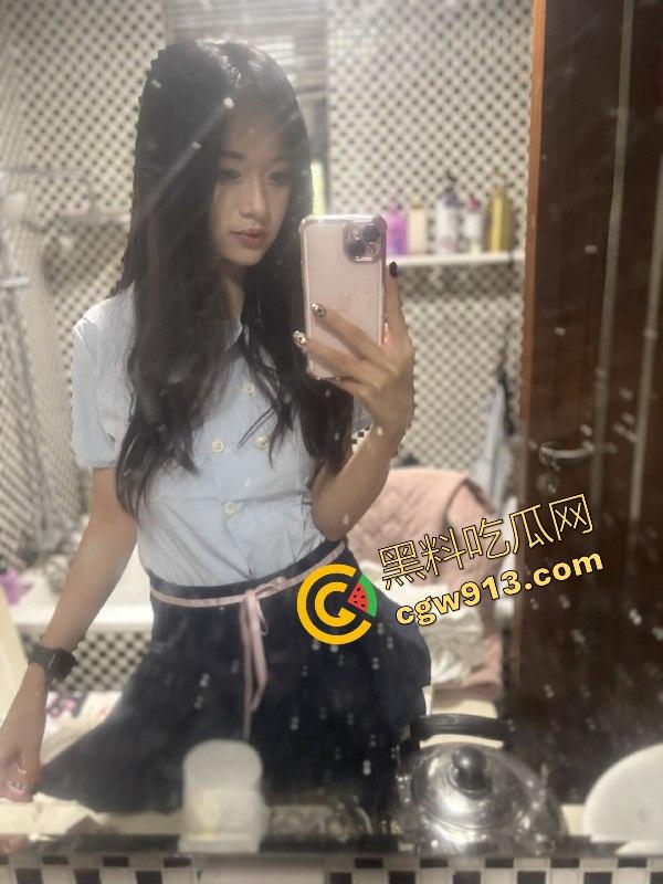 白嫩蜜桃臀谁顶得住？精神小妹性瘾超重天天骑，母狗反差一开，蜜桃白臀上下啪啪抖姿势玩尽！-6