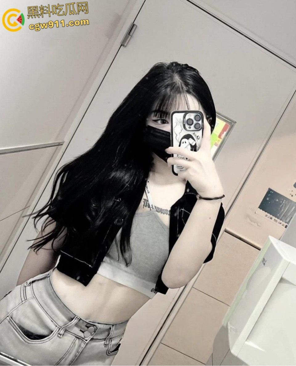 贵州甜美幼师【黄语兹】，大尺度自慰酒店3P视频曝光，身材火辣叫声骚炸天，胸前纹身完美实锤 ！-2