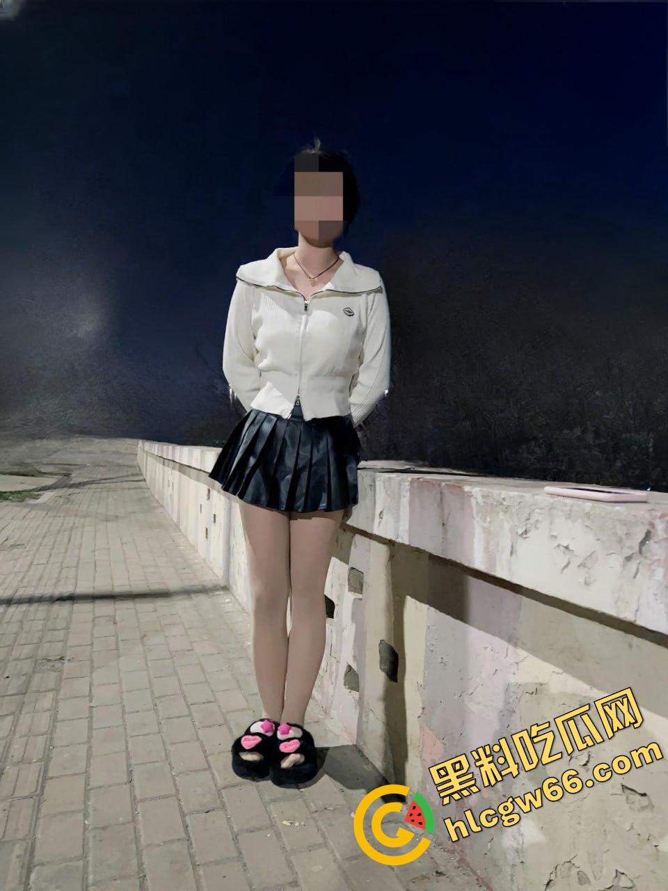 海角半年迷上乱伦，26岁哥馋21岁幼师妹那骚奶肥臀，睡衣晃得想偷拍洗澡照求兄弟们支招！-20