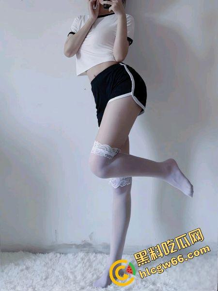 海角半年迷上乱伦，26岁哥馋21岁幼师妹那骚奶肥臀，睡衣晃得想偷拍洗澡照求兄弟们支招！-38