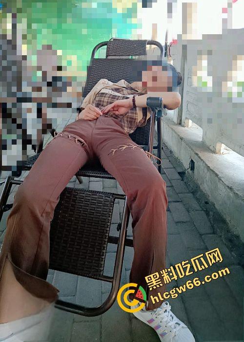 海角半年迷上乱伦，26岁哥馋21岁幼师妹那骚奶肥臀，睡衣晃得想偷拍洗澡照求兄弟们支招！-45