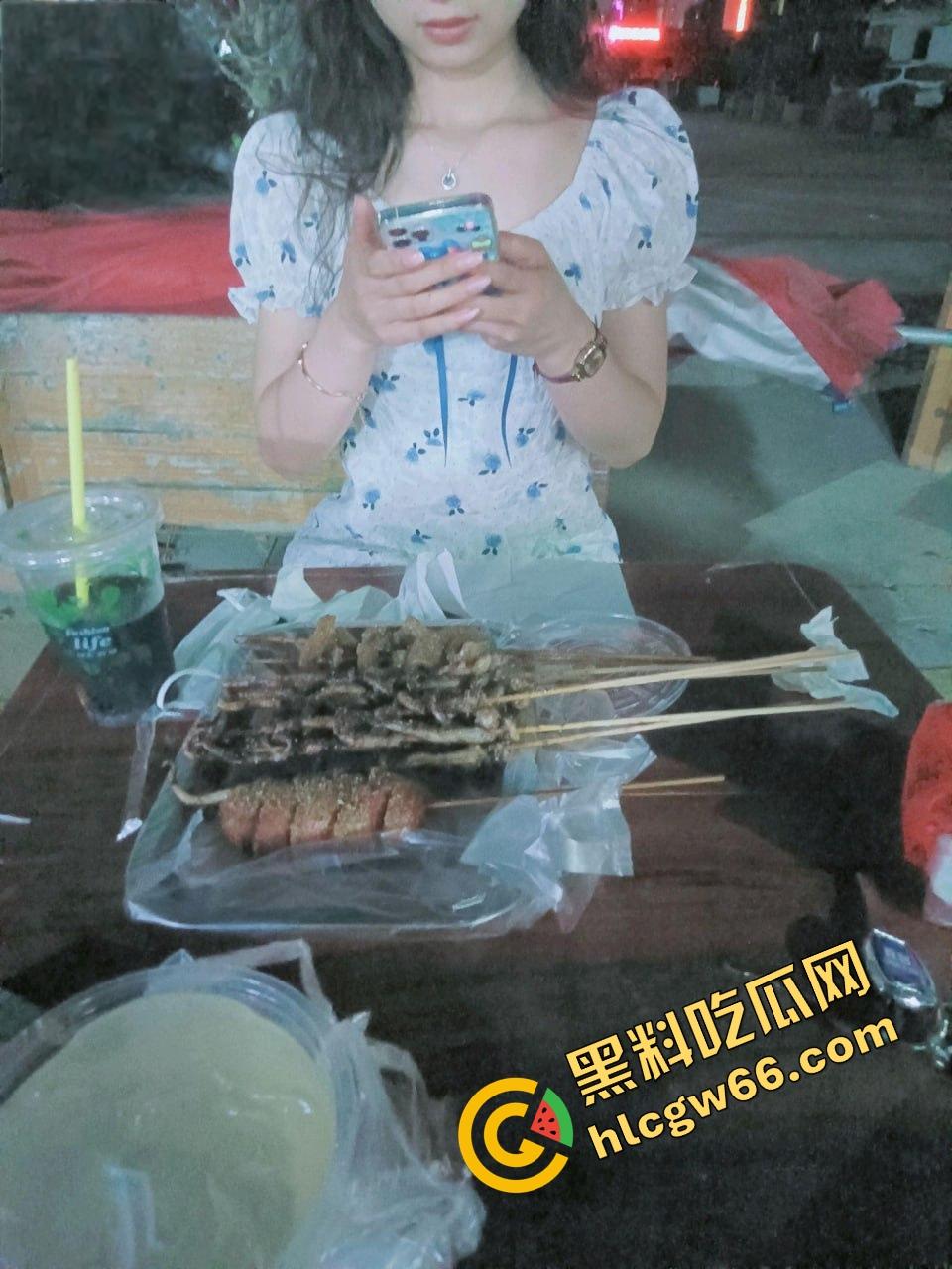 海角半年迷上乱伦，26岁哥馋21岁幼师妹那骚奶肥臀，睡衣晃得想偷拍洗澡照求兄弟们支招！-49